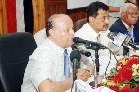 نائب الرئيس اثناء اختتام مؤتمر السلطة المحلية في أبين أمس